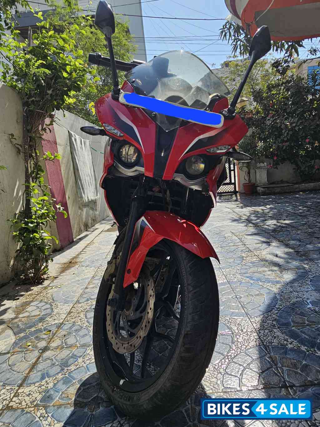 Red / Bajaj Pulsar RS 200