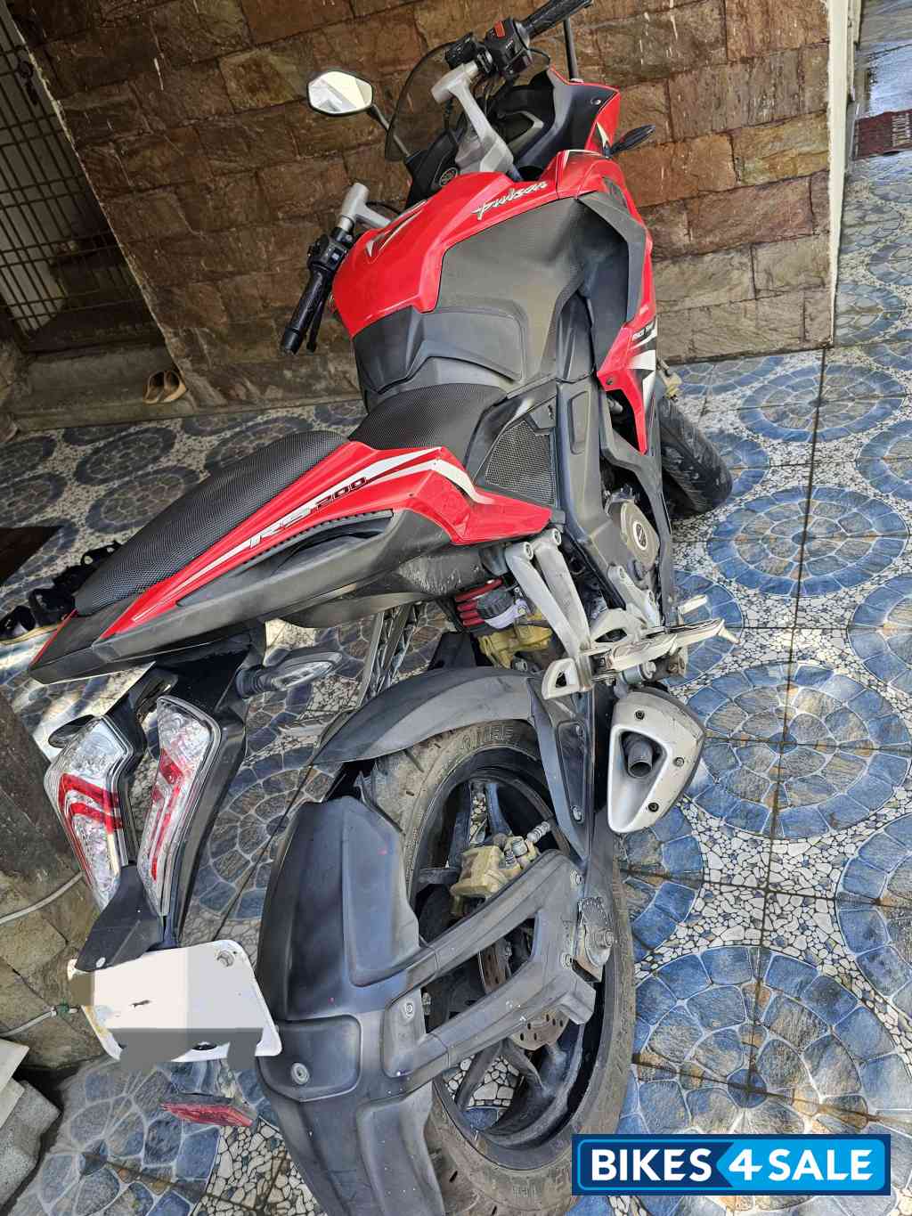 Red / Bajaj Pulsar RS 200