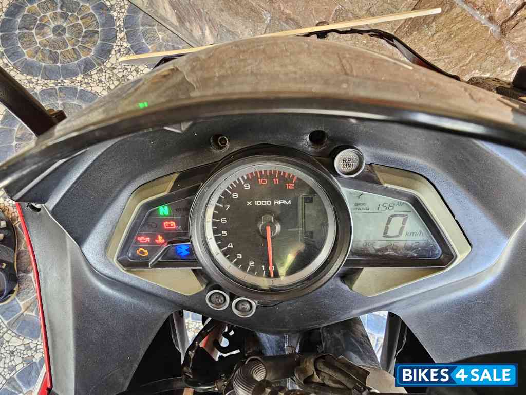Red / Bajaj Pulsar RS 200