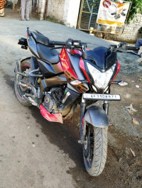 Red Bajaj Pulsar NS200