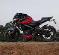Red Bajaj Pulsar NS200