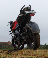 Red Bajaj Pulsar NS200