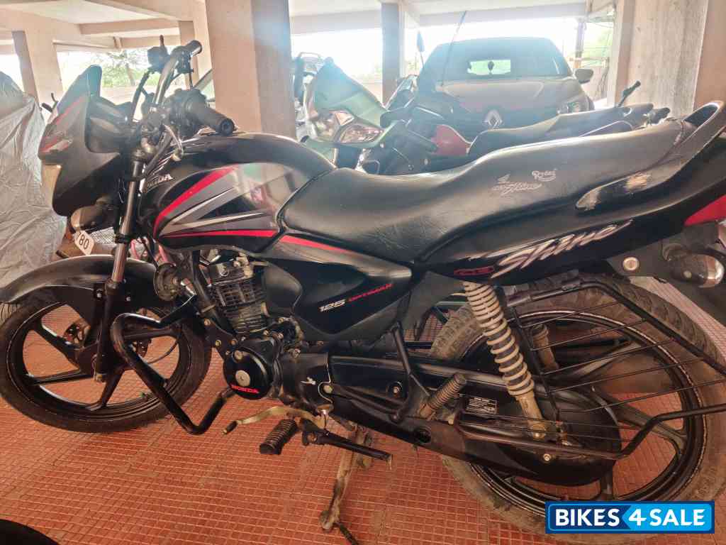 Black Honda Shine 125 Disc
