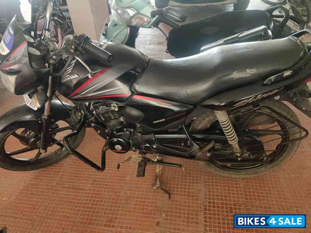 Black Honda Shine 125 Disc