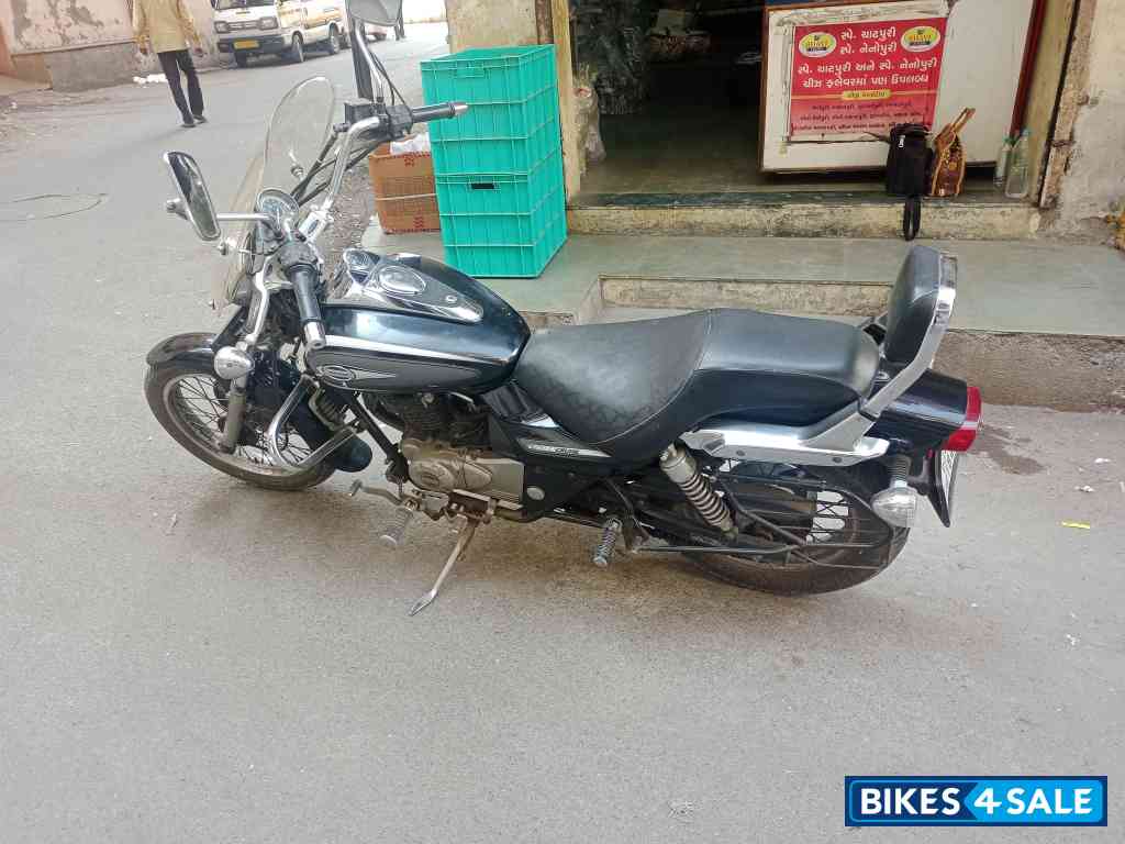 Black Bajaj Avenger Street 220 BS6