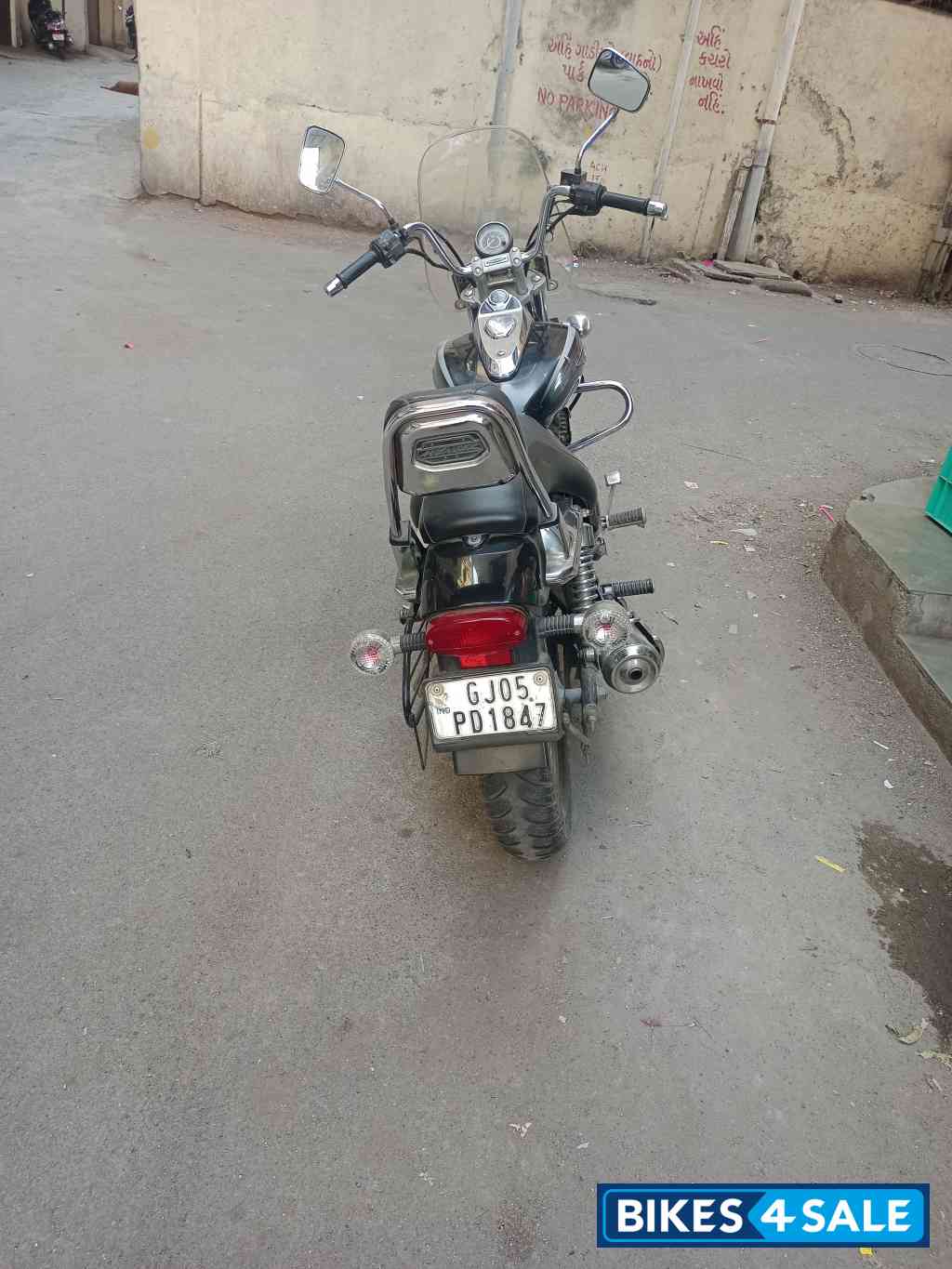 Black Bajaj Avenger Street 220 BS6