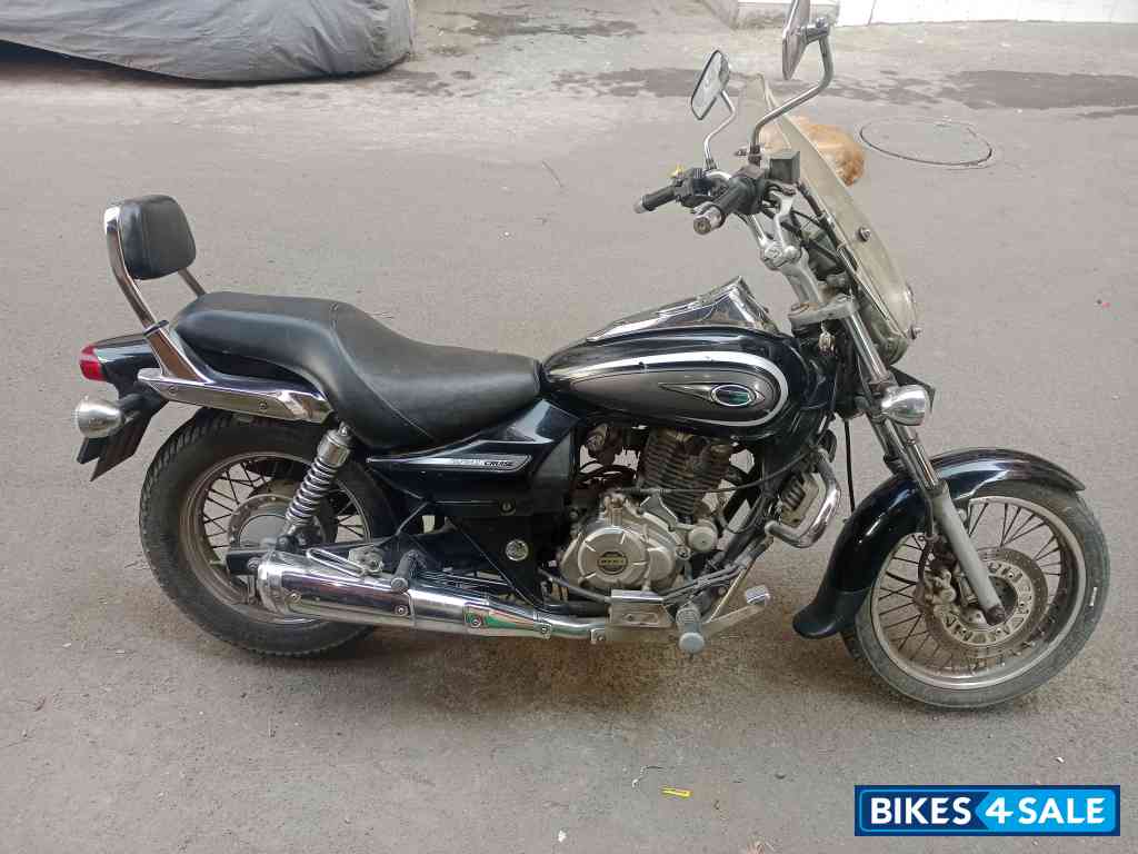 Black Bajaj Avenger Street 220 BS6