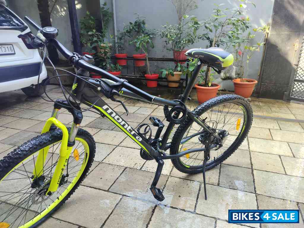 Green And Black Bicycle Montra