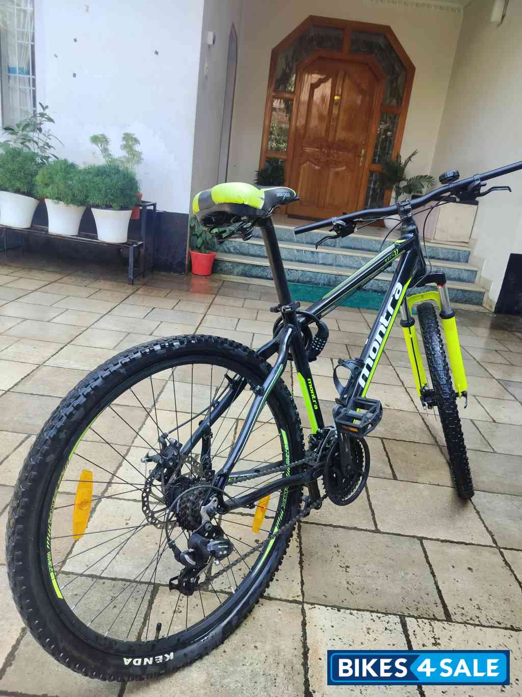 Green And Black Bicycle Montra Green And Black Bicycle Montra