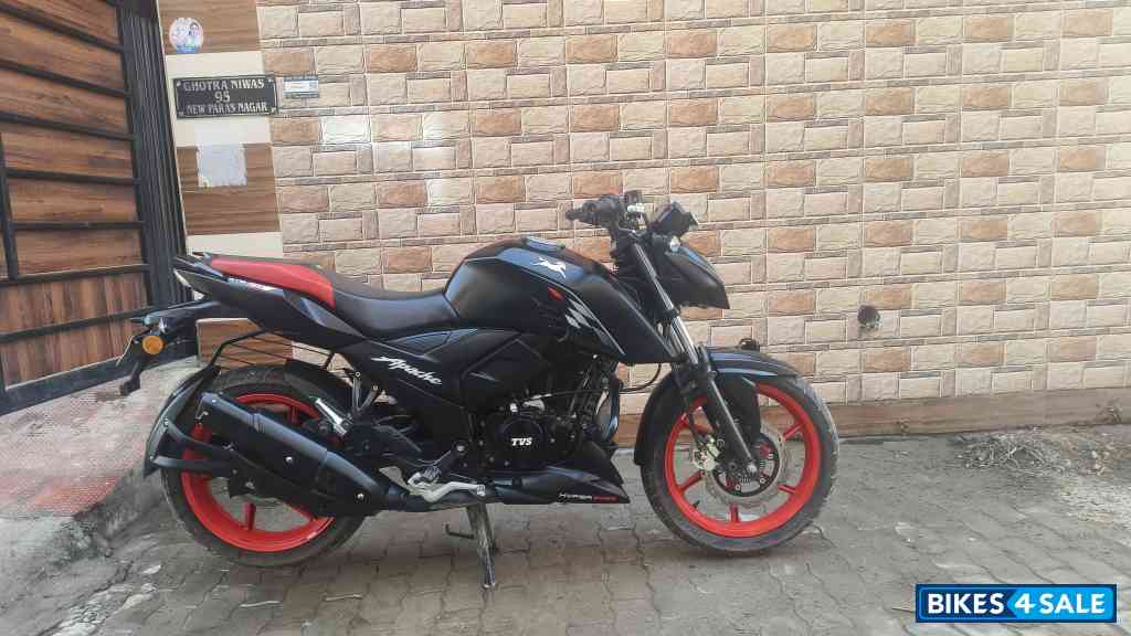Matt Black TVS Apache RTR 160 4V Special Edition