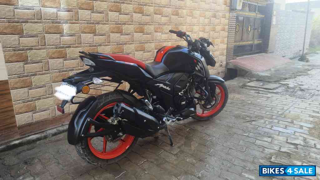 Matt Black TVS Apache RTR 160 4V Special Edition