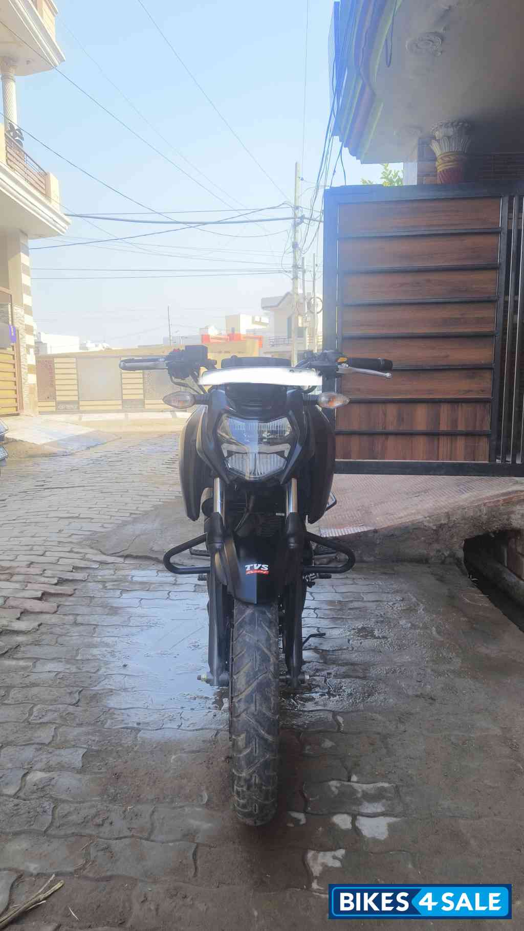 Matt Black TVS Apache RTR 160 4V Special Edition