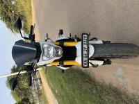 White Benelli TNT 300