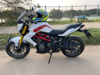 White Benelli TNT 300