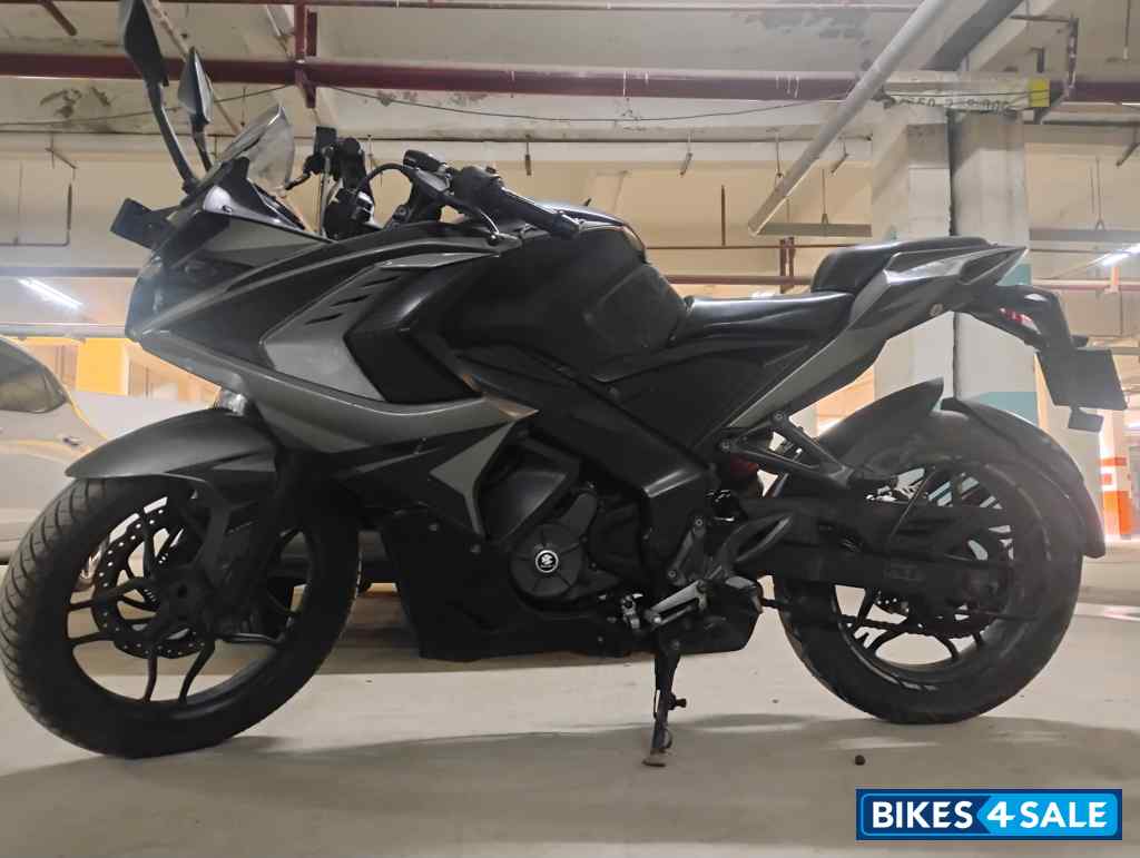 Black Bajaj Pulsar RS 200 ABS