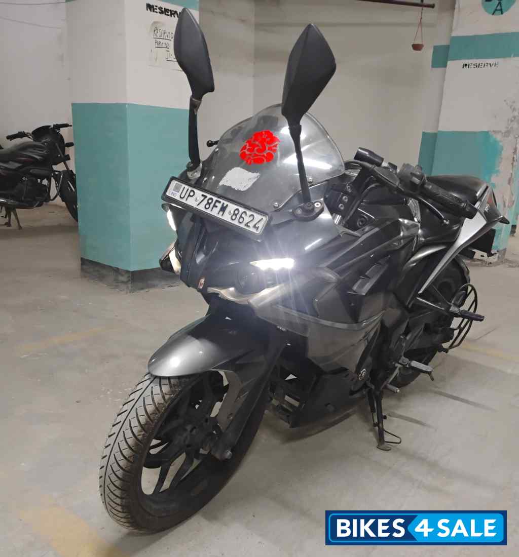 Black Bajaj Pulsar RS 200 ABS