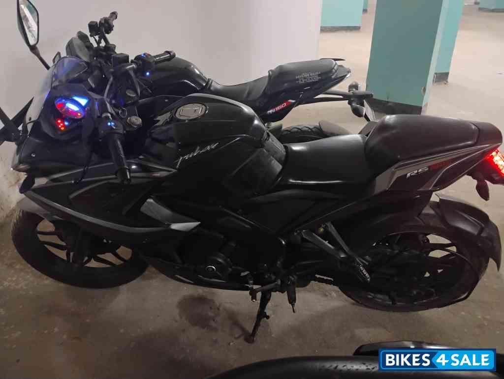 Black Bajaj Pulsar RS 200 ABS