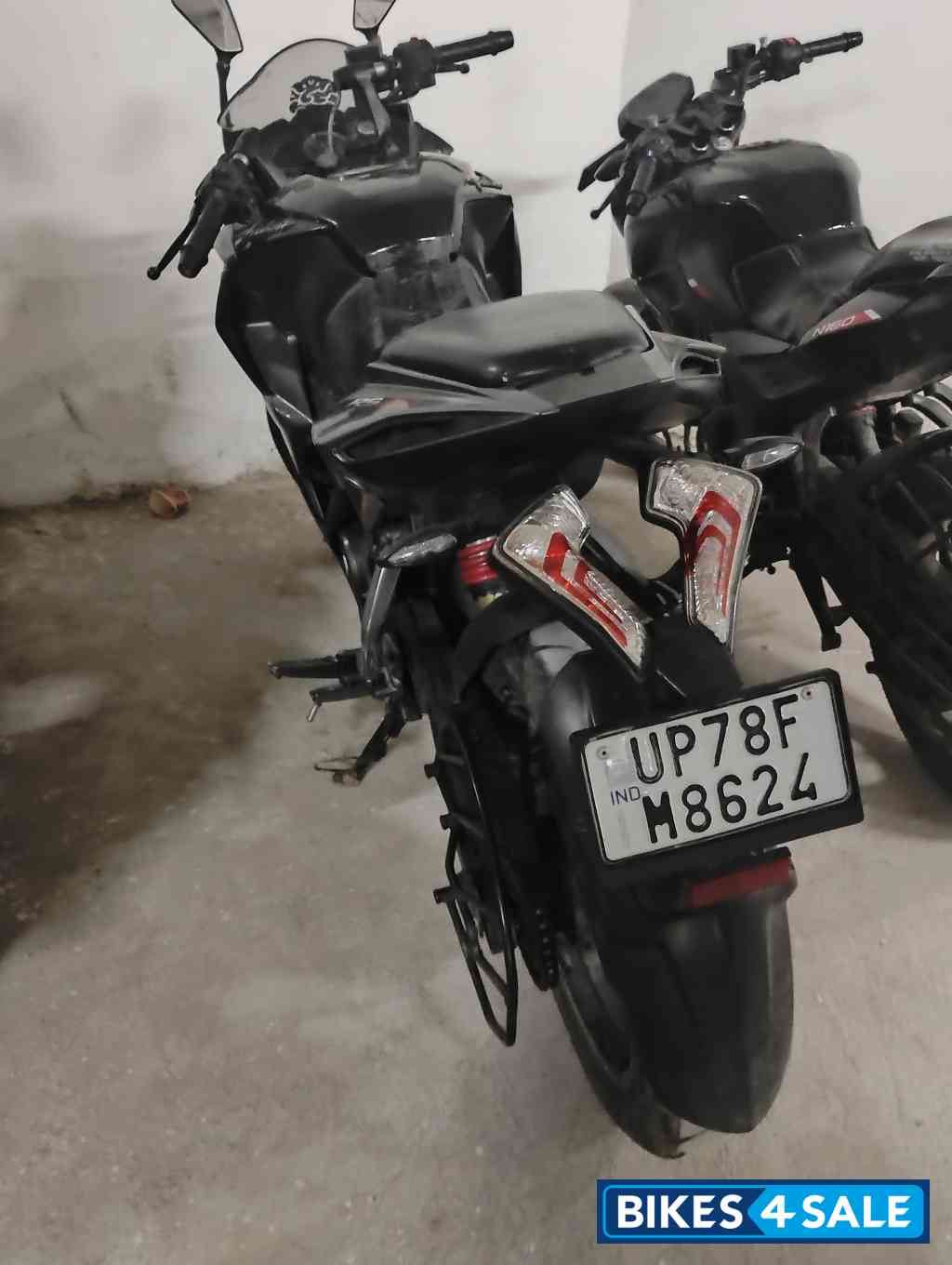 Black Bajaj Pulsar RS 200 ABS