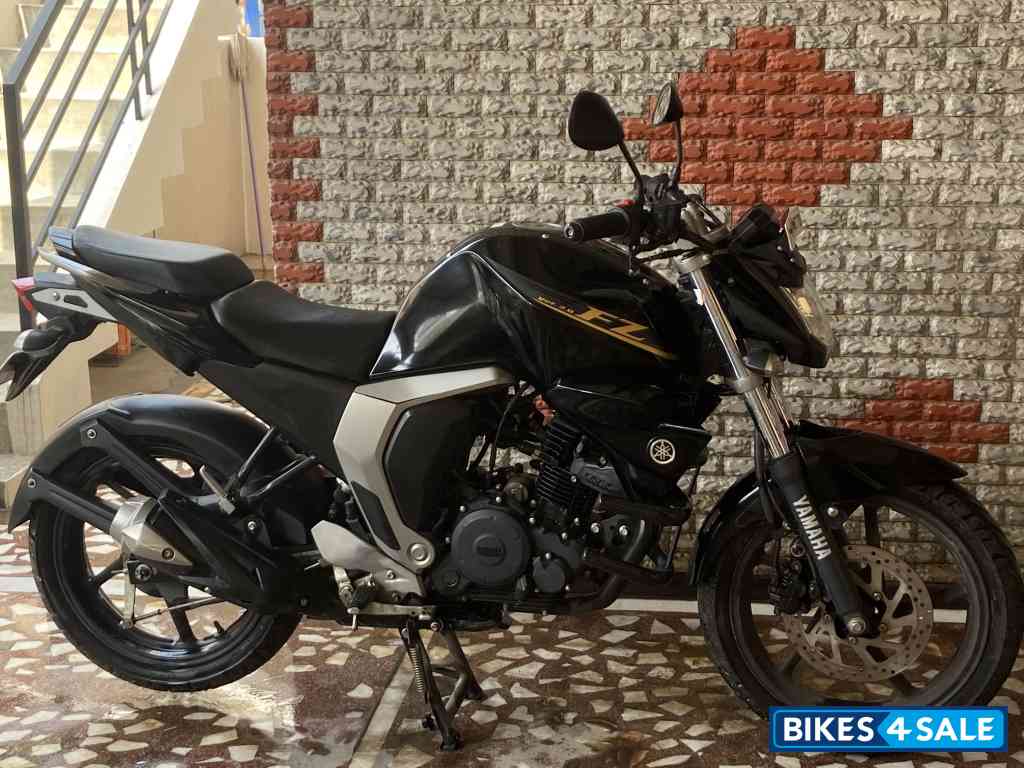 Black Yamaha FZ FI V2
