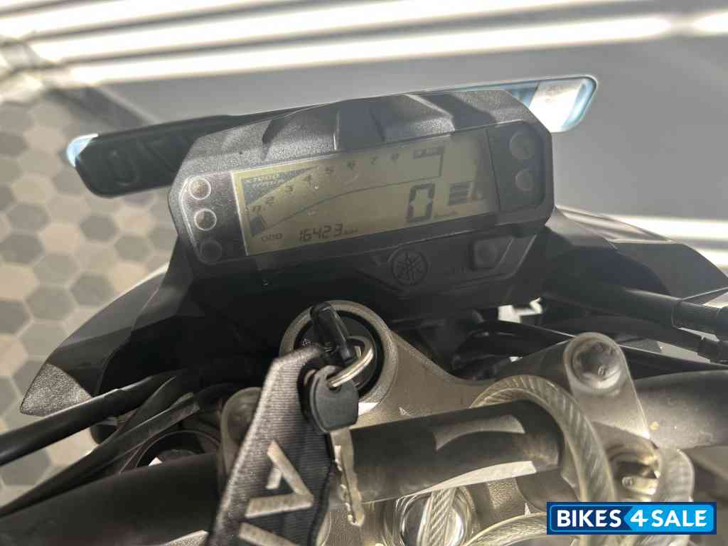 Black Yamaha FZ FI V2