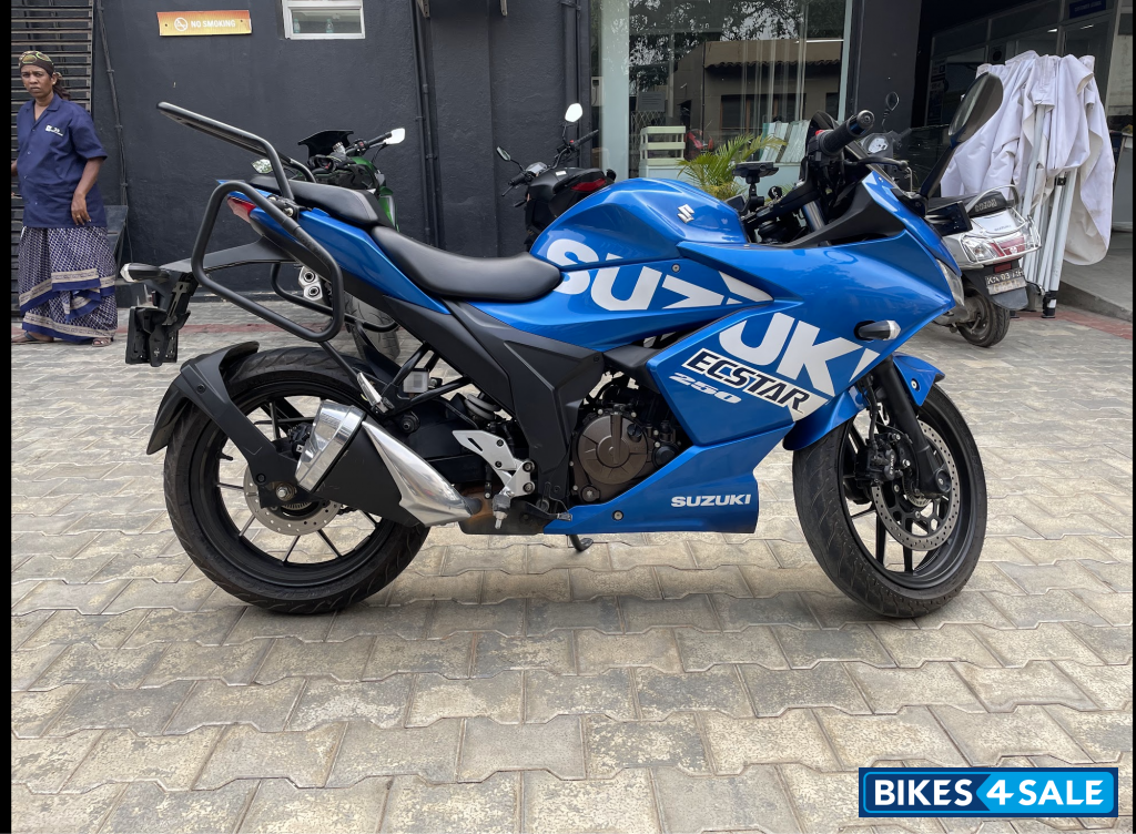 Blue Suzuki Gixxer SF 250 BS6