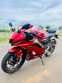 Yamaha R15 V4