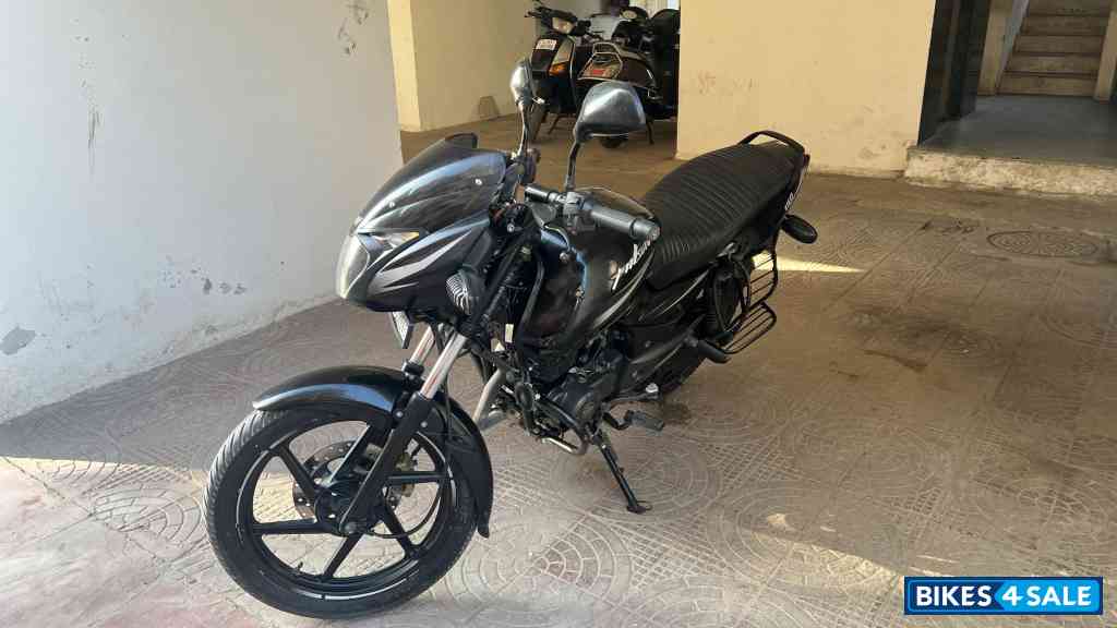 Black Bajaj Pulsar 150 BS6