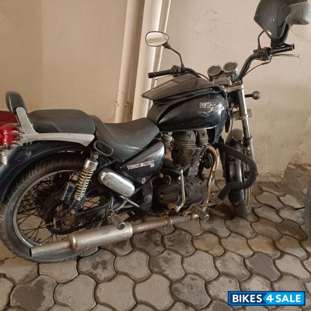 Black Royal Enfield Thunderbird 350