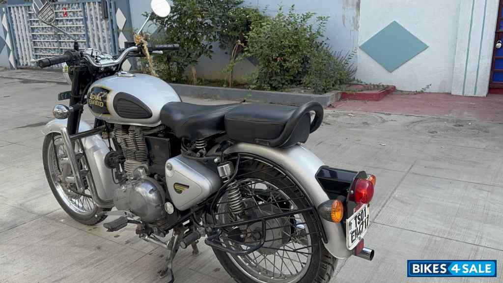 Silver Royal Enfield Classic 350 Silver Royal Enfield Classic 350