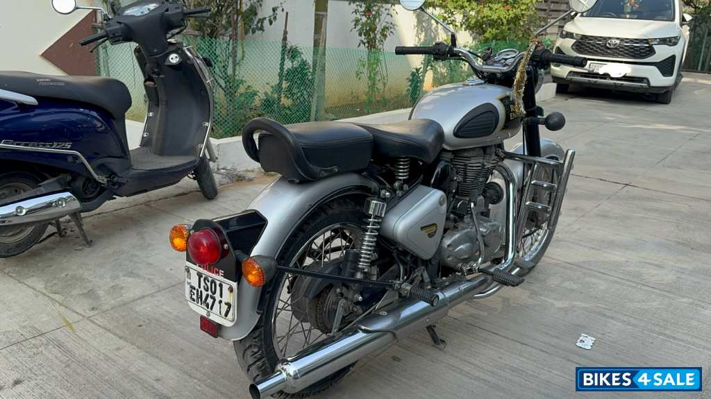 Silver Royal Enfield Classic 350 Silver Royal Enfield Classic 350