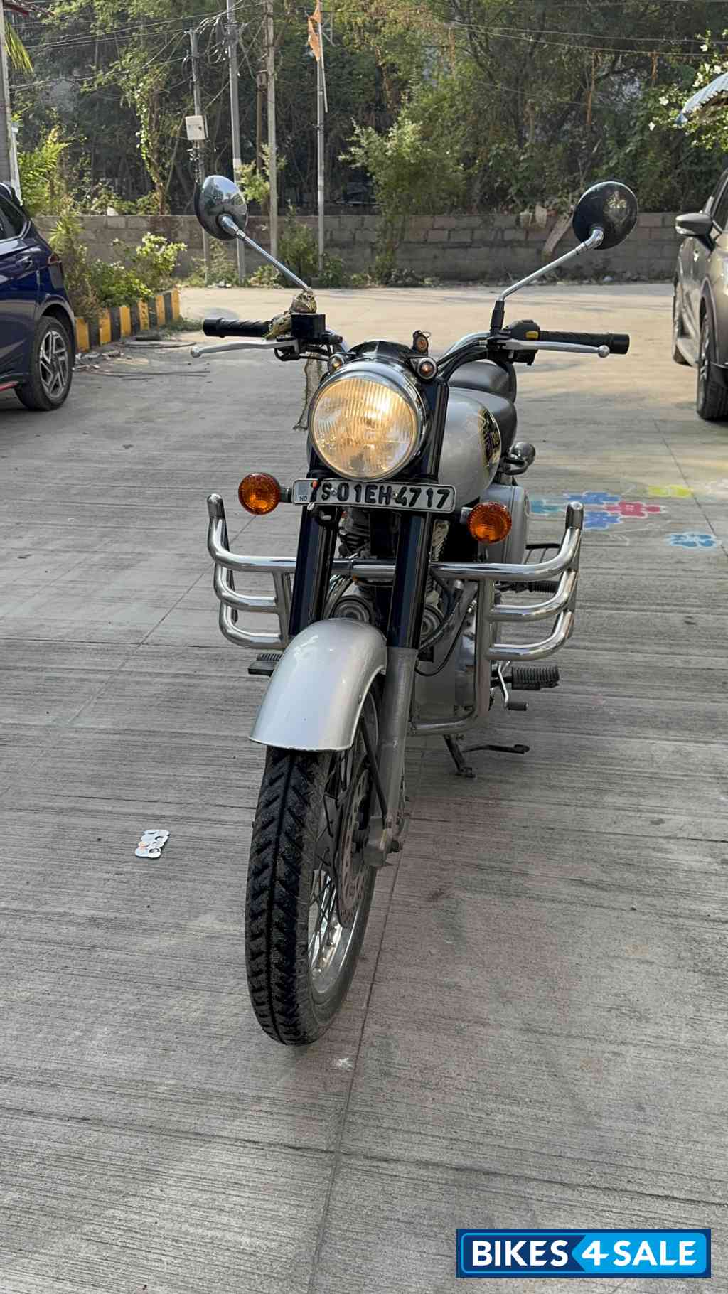 Silver Royal Enfield Classic 350 Silver Royal Enfield Classic 350