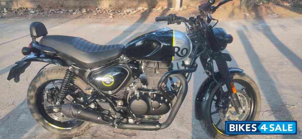 Black Royal Enfield Hunter 350 Metro