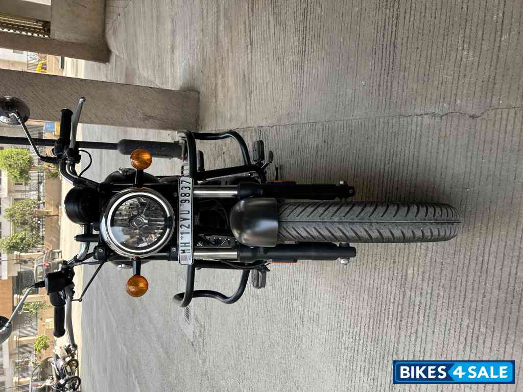 Black Royal Enfield Meteor 350 Stellar