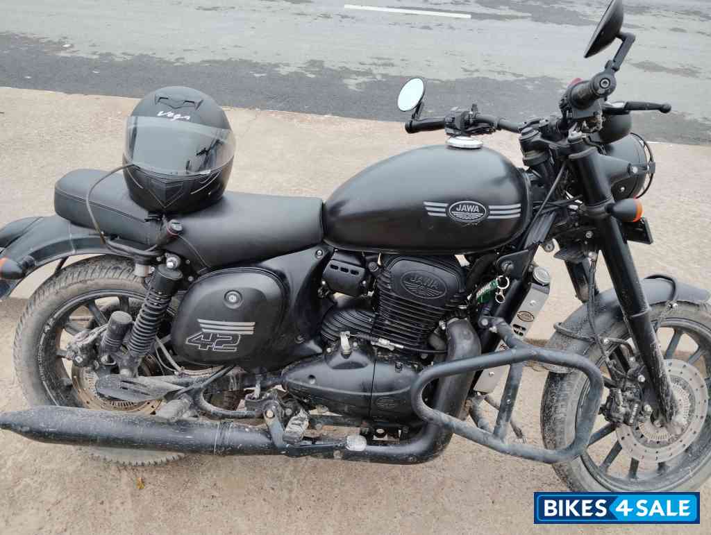 Black Jawa 42 Dual Tone