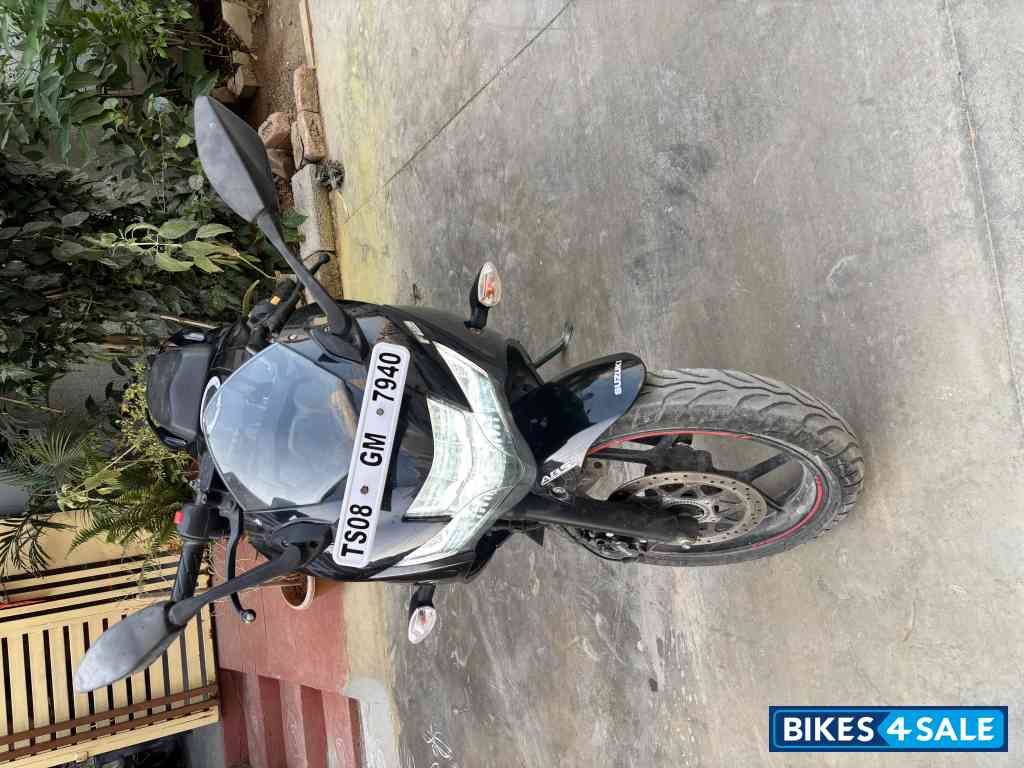 Black Suzuki Gixxer SF BS6