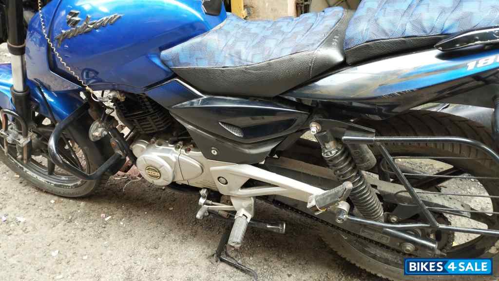 Blue Bajaj Pulsar 180 DTSi