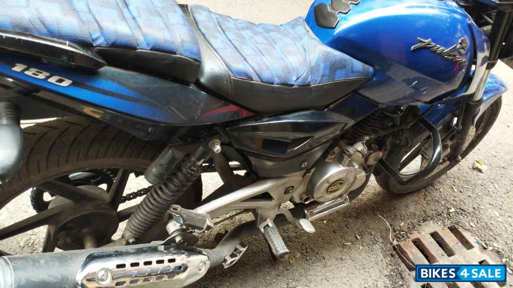 Blue Bajaj Pulsar 180 DTSi