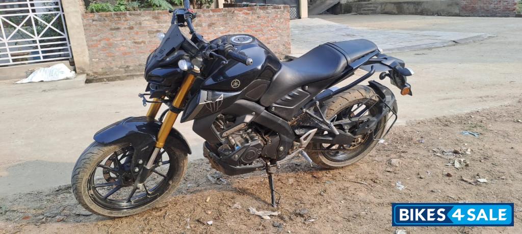 Metallic Black Yamaha MT-15