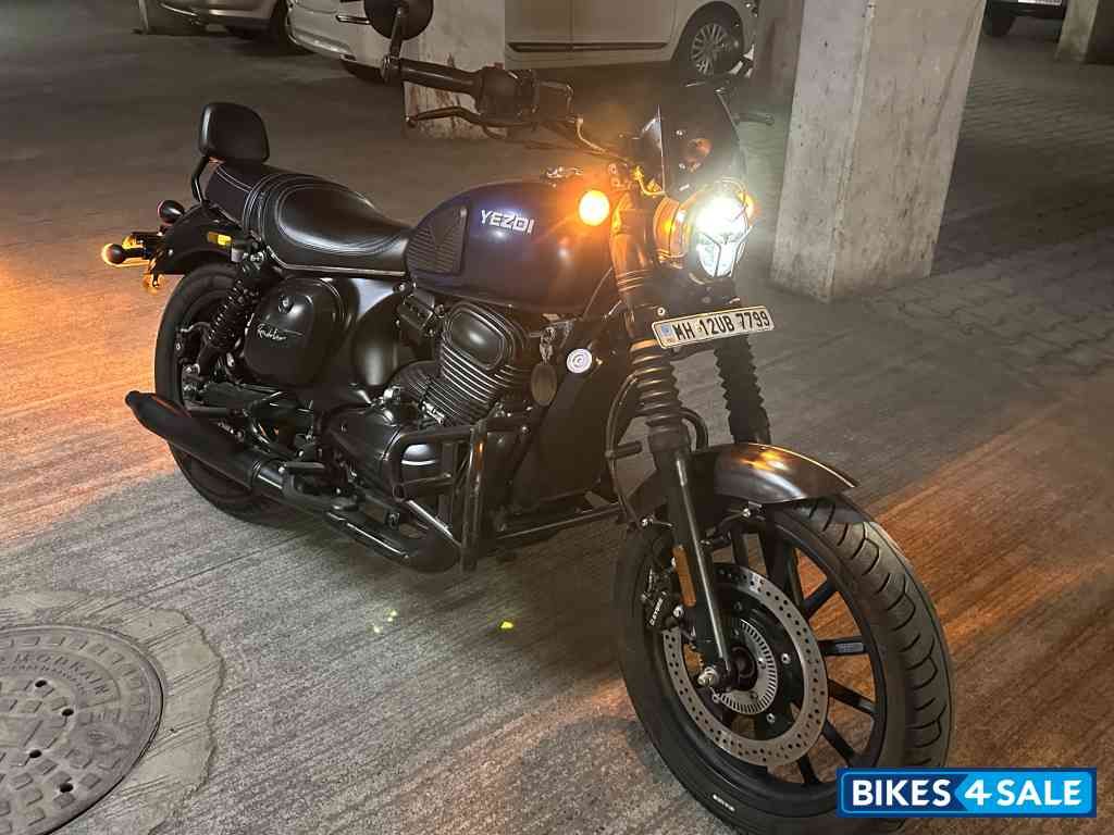Yezdi Roadster Dark