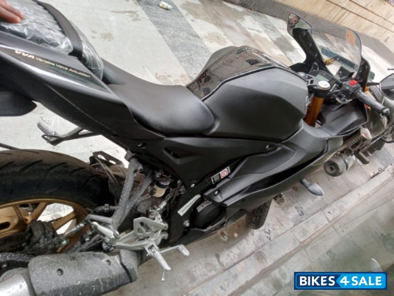 Mate Black Yamaha R15 V4