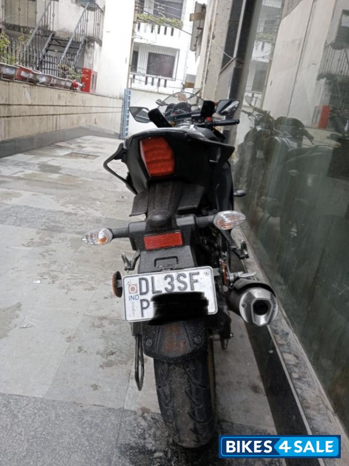 Mate Black Yamaha R15 V4