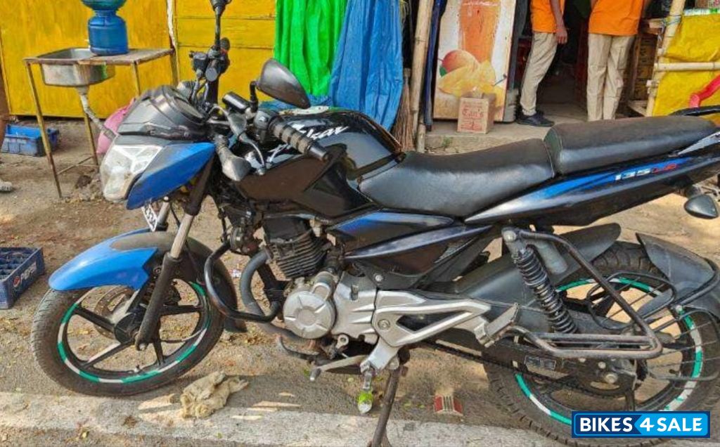Blue/black Bajaj Pulsar 135LS