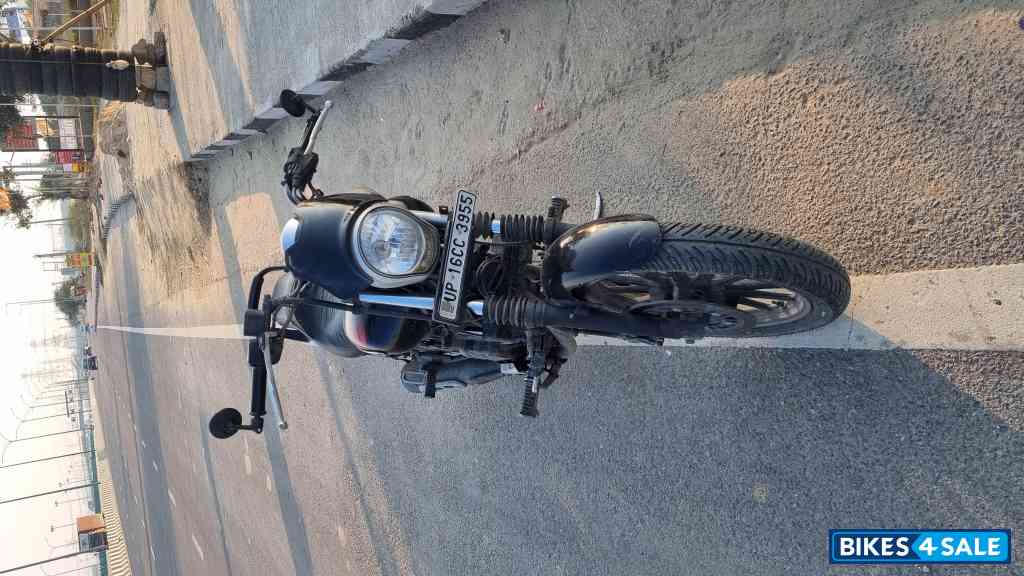 Black Bajaj Avenger Street 220