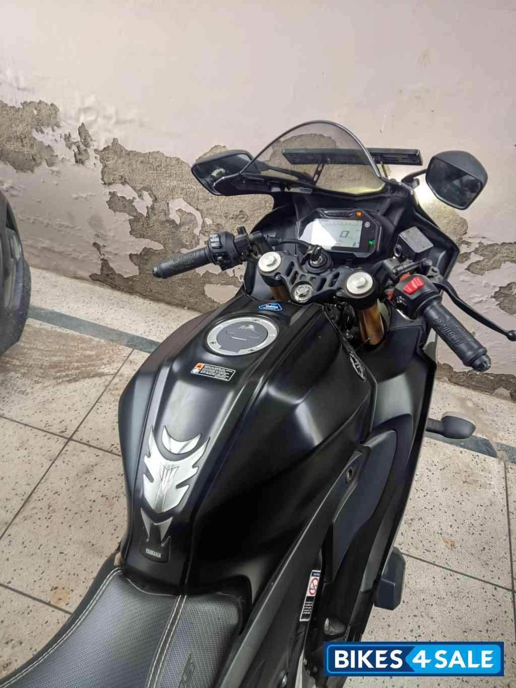 Dark Knight Yamaha R15 V4