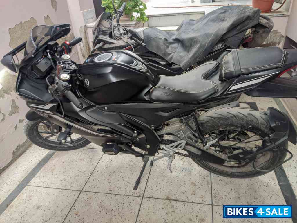 Dark Knight Yamaha R15 V4