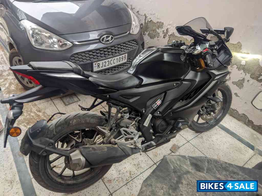 Dark Knight Yamaha R15 V4