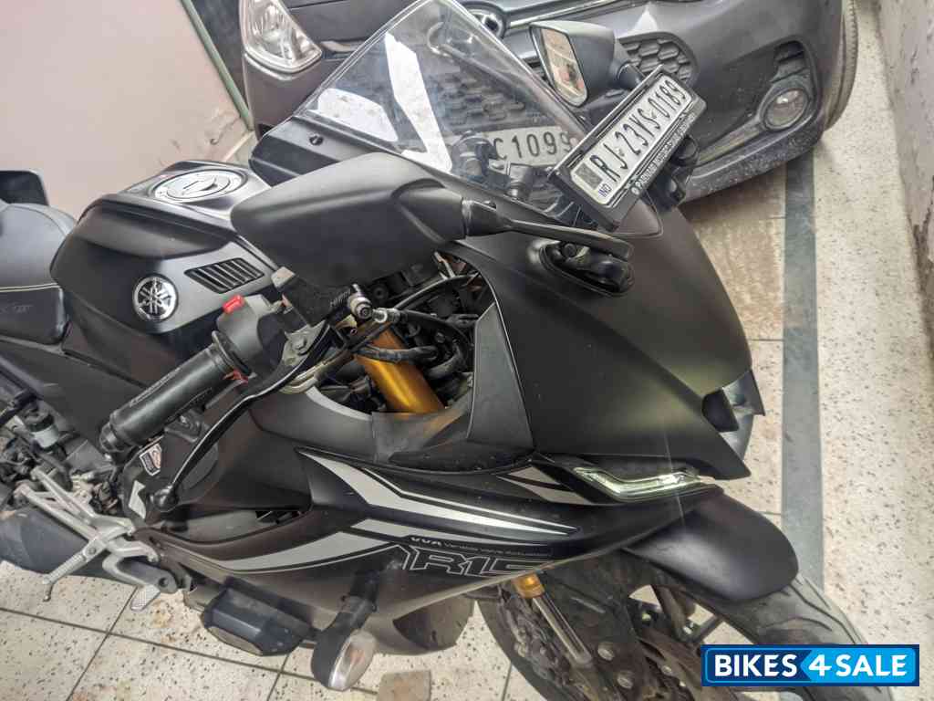Dark Knight Yamaha R15 V4