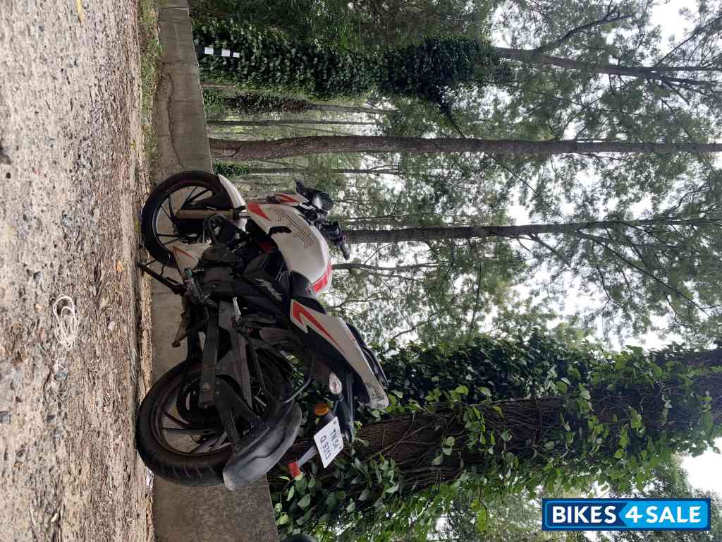 TVS Apache RTR 200 4V