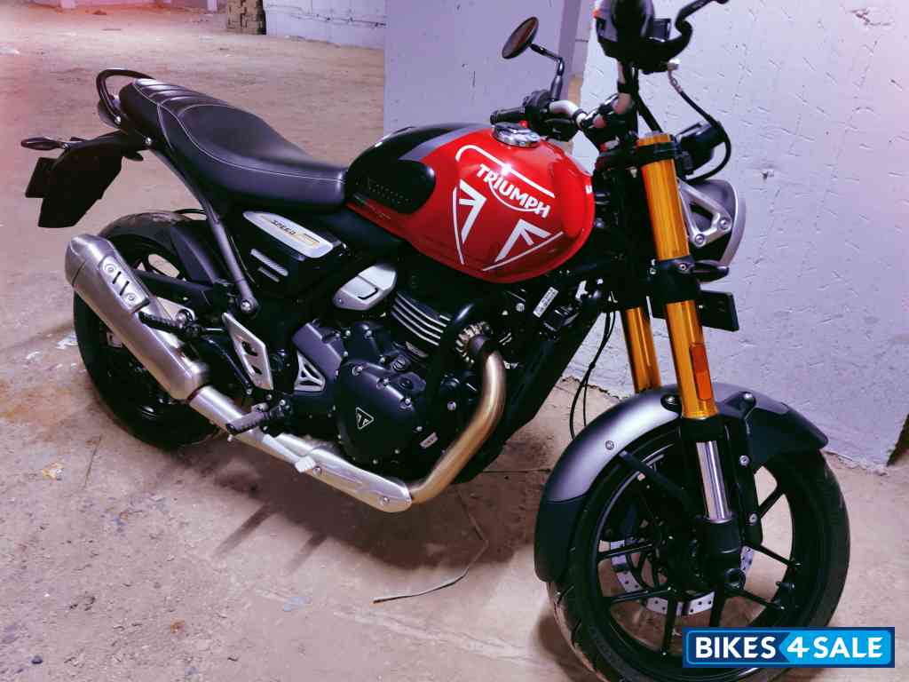 Red Black Triumph Speed 400