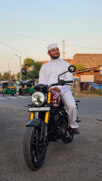 Red Black Triumph Speed 400